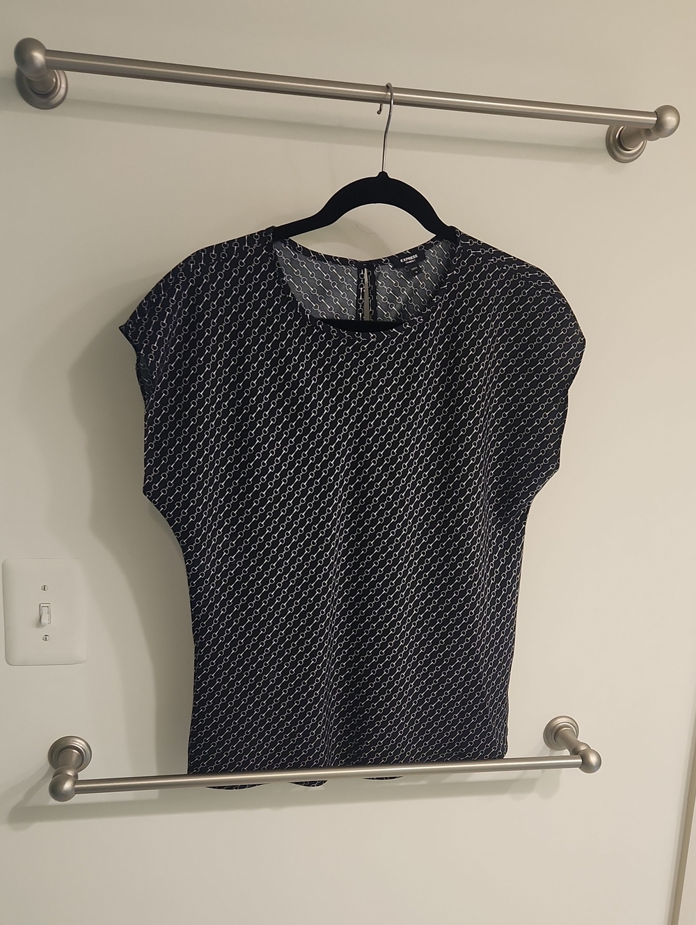 Express B+W Chain-link Print Shell - NWOT